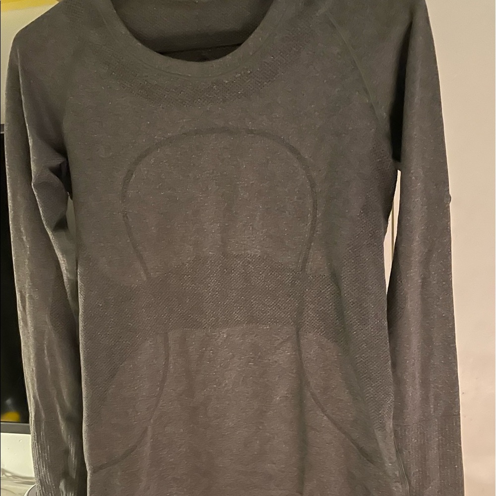Lululemon long sleeve fitted tee